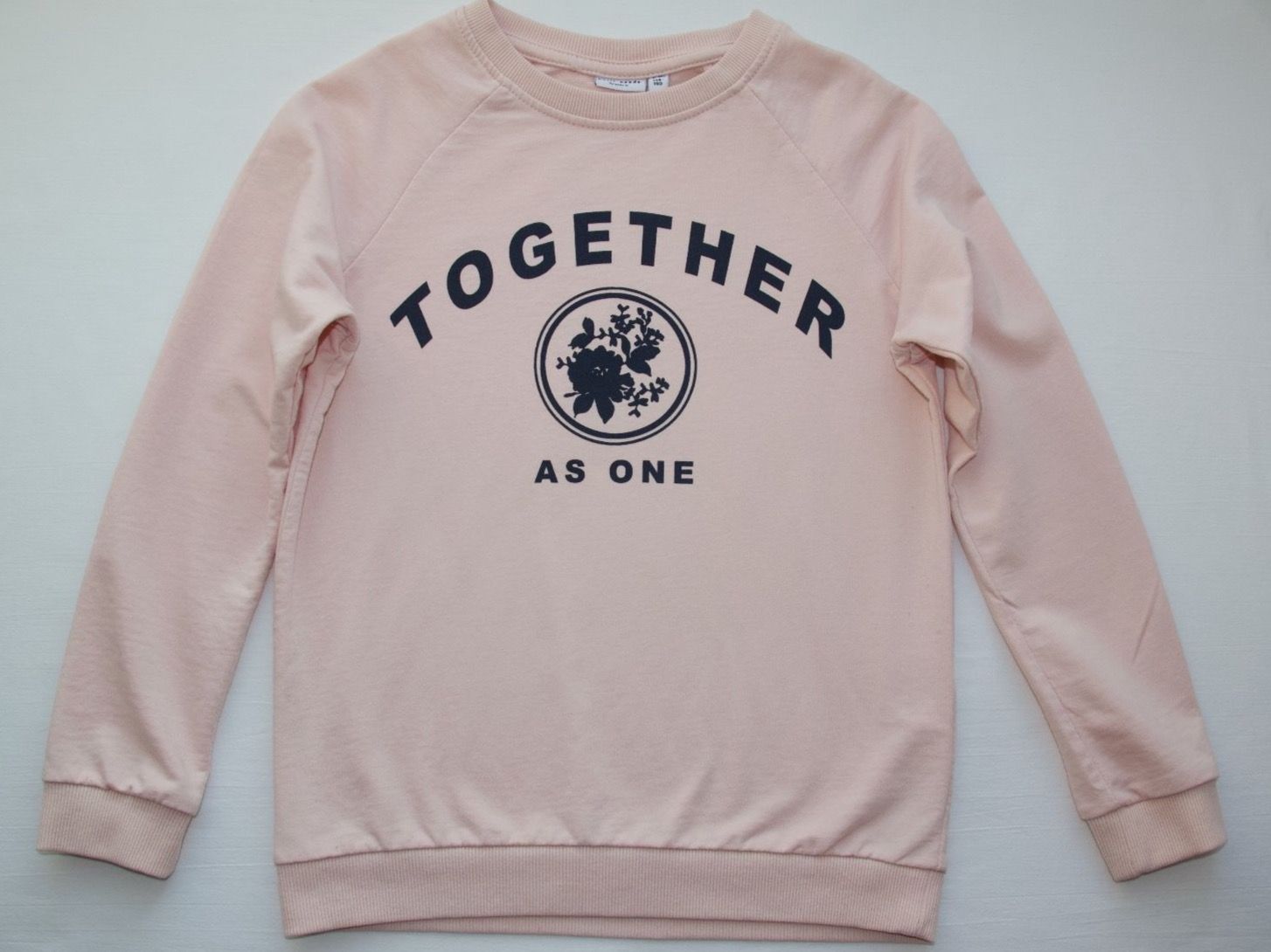 Maglioni & Felpe: Sweatshirt mit Aufschrift 'TOGETHER AS ONE', Gr. 134-140 – Nuovo (secondo la descrizione) da Uetikon am See venduto da Vil4523 2