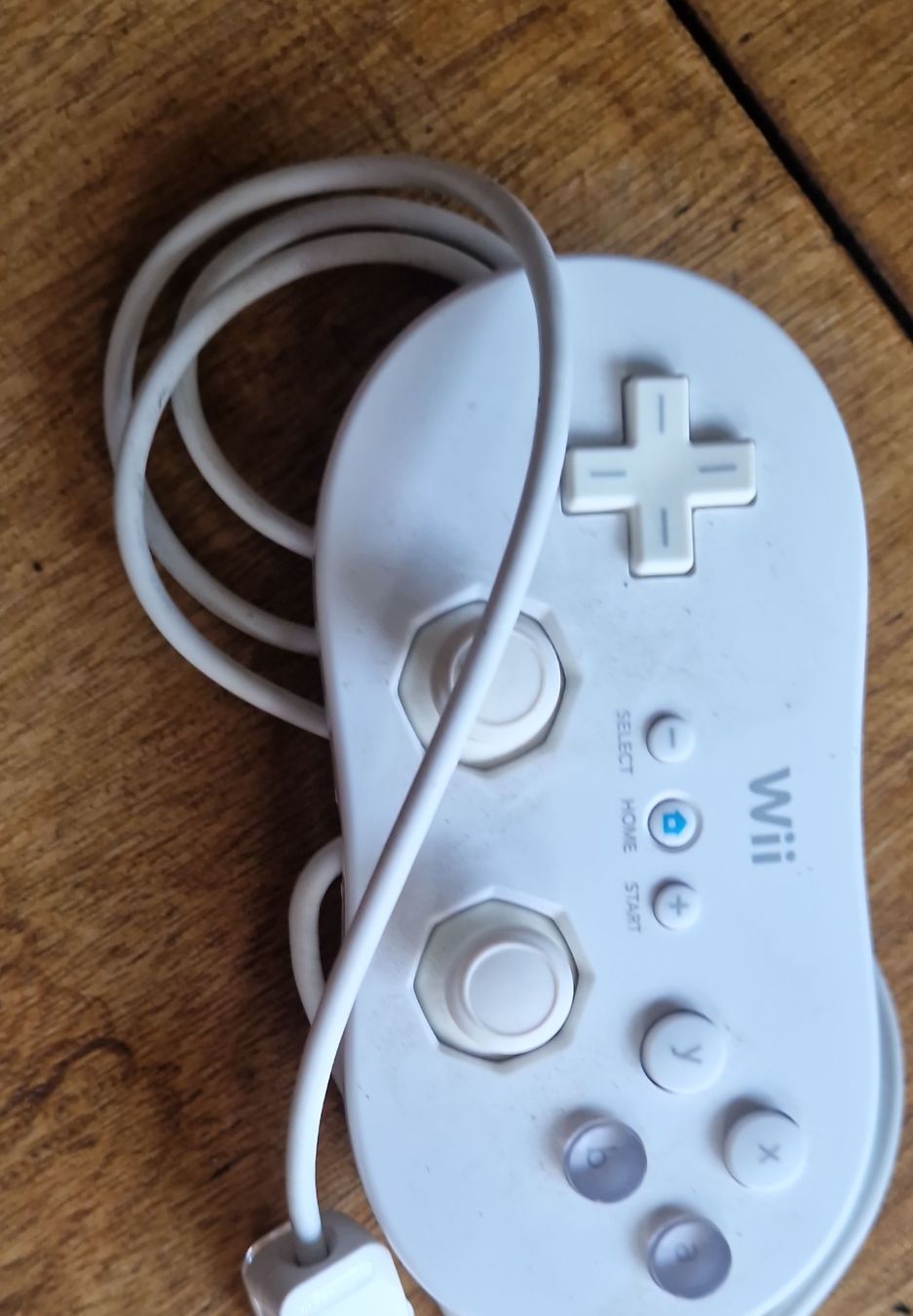 Nintendo Controller: Wii Classic Controller Pro weiss guter Zustand – Gebraucht aus Zürich von kenobi90