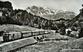 BRÜNIG-BAHN mit Faulhornkette