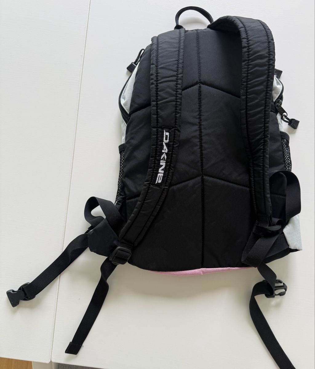 Dakine Kindertaschen: Dakine Rucksack pink mit Bauchgurt – Gebraucht aus Zürich von ricja 1