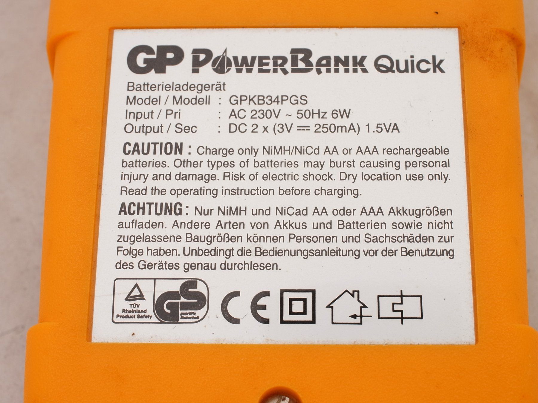 Caricatori & Batterie: Solides GP Quick Ladegerät AA & AAA Akkus wie Eneloop #WZ2 – Usato da Dietikon venduto da Baro4 1