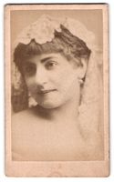 Fotografie Porträt Amelia Glover, Schau