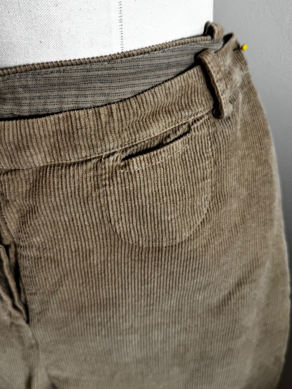 Pantaloni: Cordhose, beige, Gr40 Herbst/Winter Saison – Usato da Mörschwil venduto da Mirka019 5