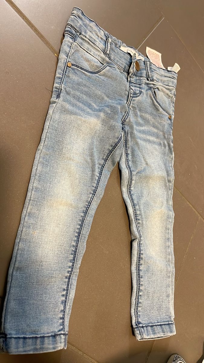 Pantalons: Coole Jeans für Mädchen, Grösse 98 – D'occasion à Zürich par Belisimo