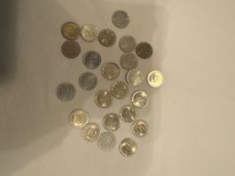 Lot de 4 jetons de jeu divers, état d'occasion