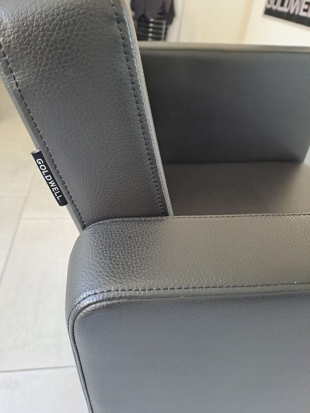 Stühle: Friseurstühle aus Echtleder – Neu (gemäss Beschreibung) aus Bürglen TG von van_rr7z 3