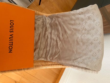 Écharpe Louis Vuitton monogramme beige douce pour l'hiver 🧣