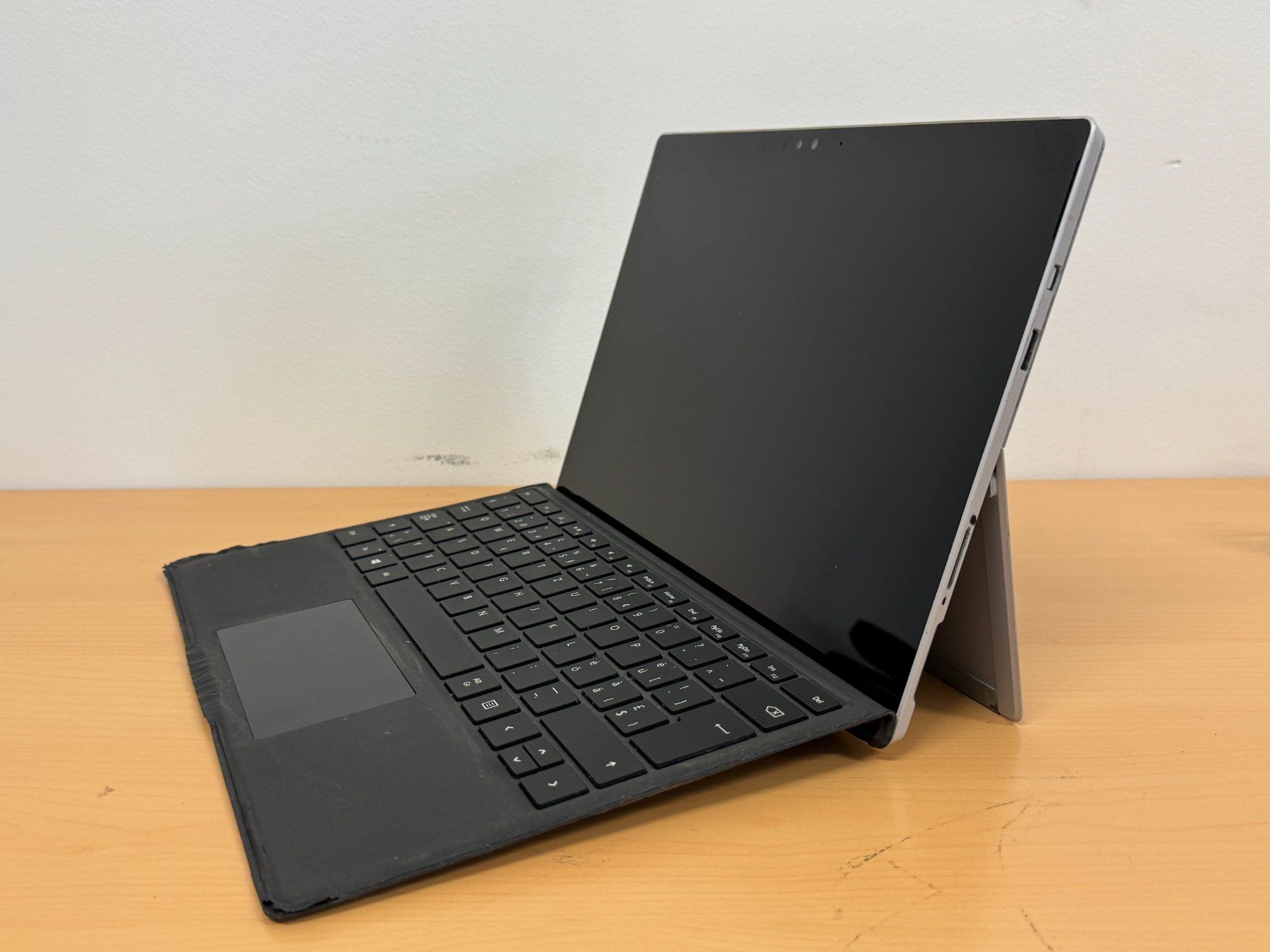 Microsoft Notebook: Microsoft Surface Pro 4 i5-6300 256GB 8GB mit Windows 10 Pro – Usato da Ebmatingen venduto da Revivetrade 3