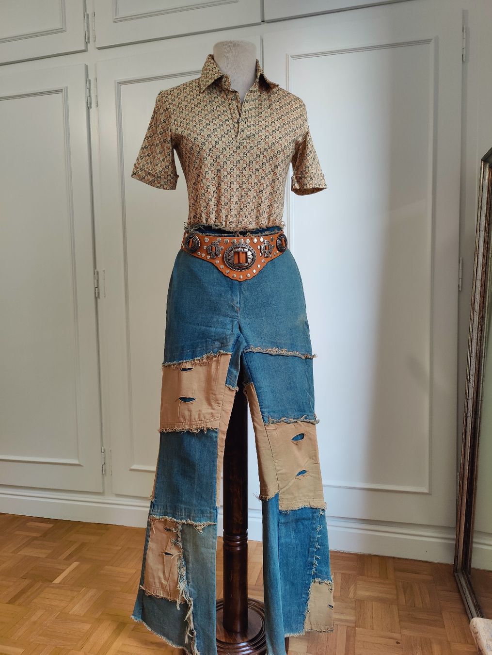 Jeans: Y2K Distressed Patchwork Flared Jeans Stretchy – D'occasion à La Tour-de-Peilz par dAutrefois 1
