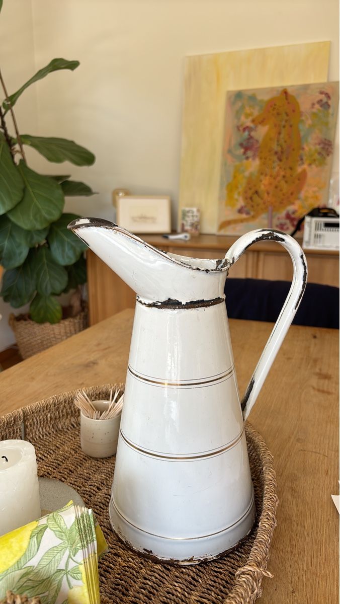 Tutte le decorazioni: Antike Emaille Kanne mit Ringen, weiss – Usato da Biel/Bienne venduto da Nalalia
