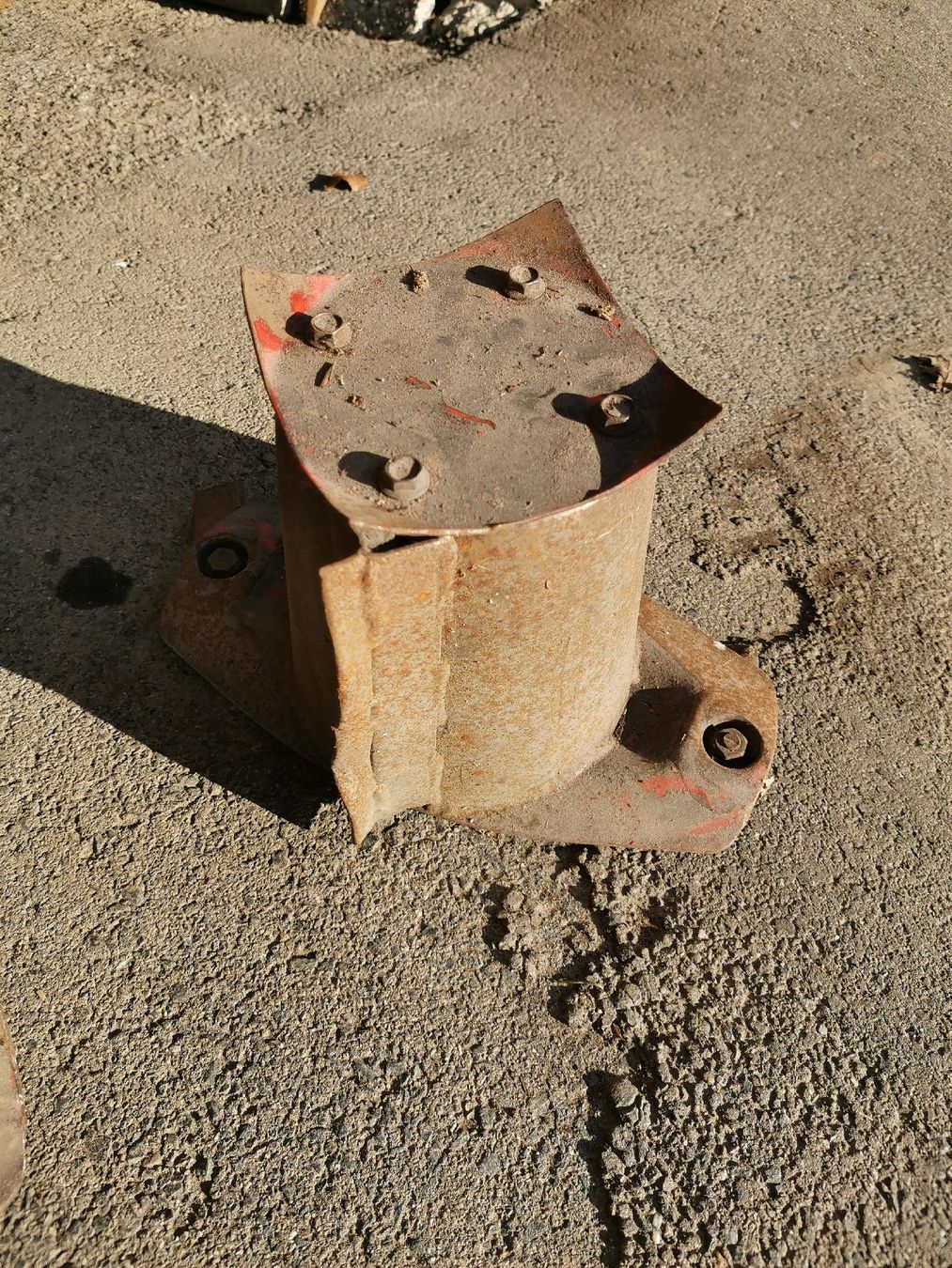 Raccolta foraggio grezzo: Kuhn Rotondo Mähscheibe – Usato da Schenkon venduto da Steyr30 1