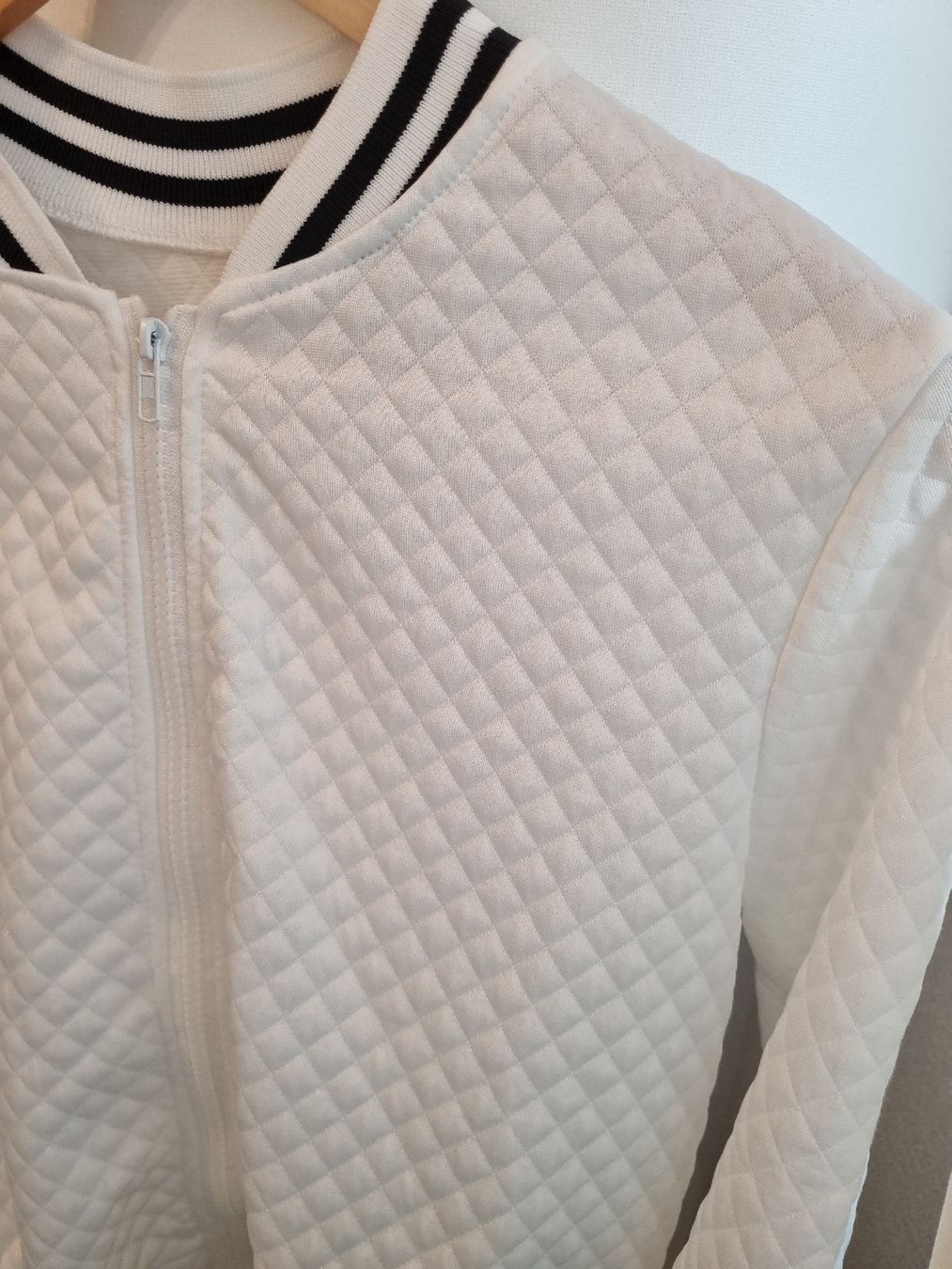 Vestes: White Bomber Jacket – Neuf avec emballage d'origine à Aigle par Smagbrelle18 3