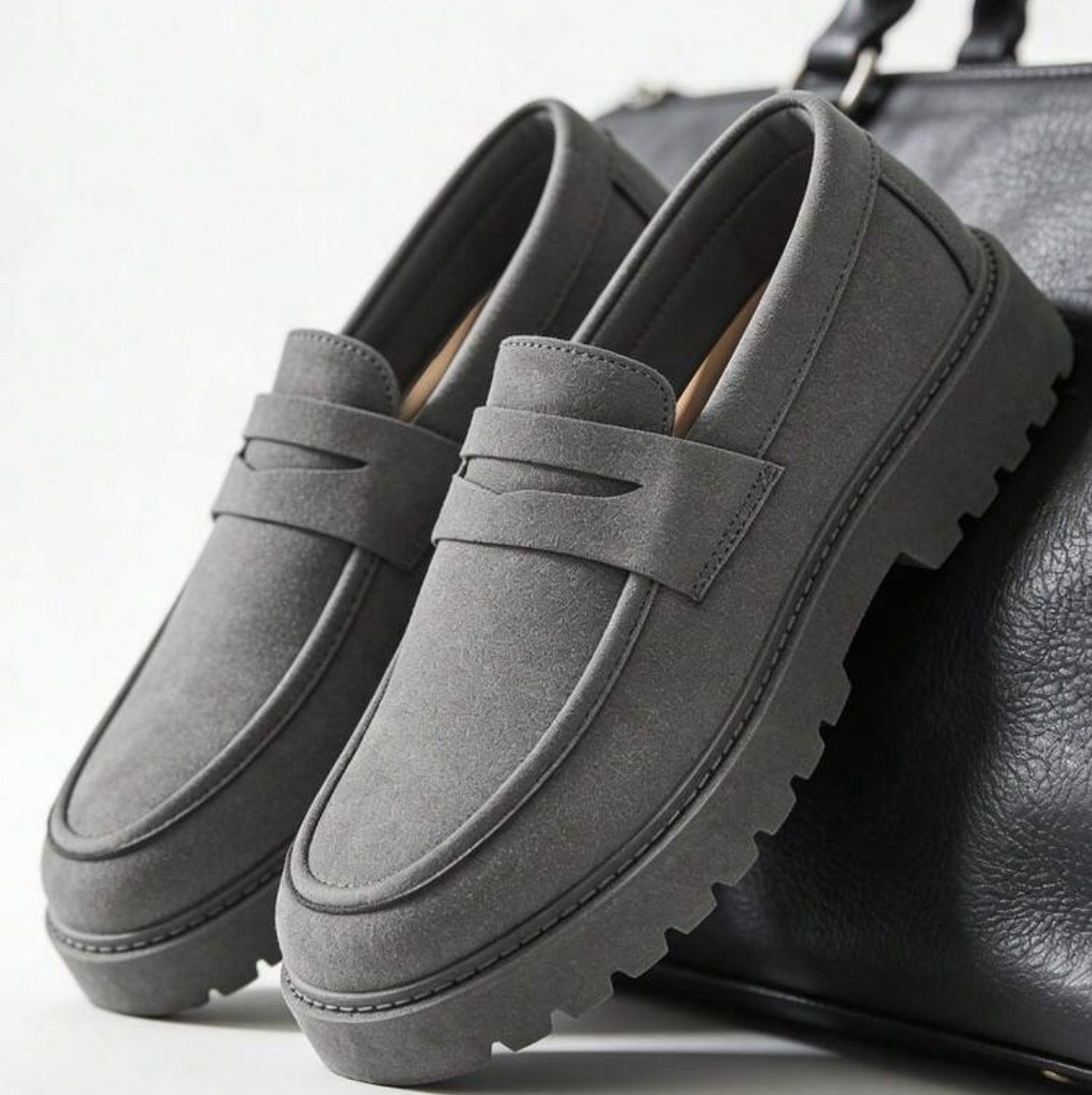 Chaussures hommes: Herren Loafers grau Grösse 45 Neu – Neuf avec emballage d'origine à Biel/Bienne par Bolagol9