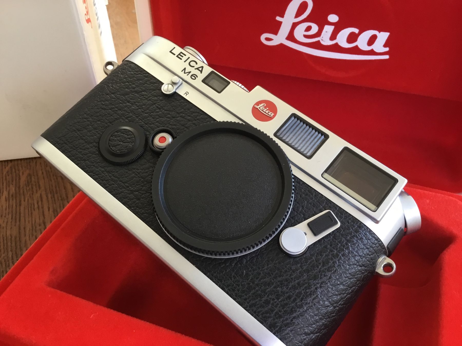 Leica Fotocamera: Leica M6 Classic 35mm Rangefinder Camera - Pristine! – Usato da Lausanne venduto da True_Bargain
