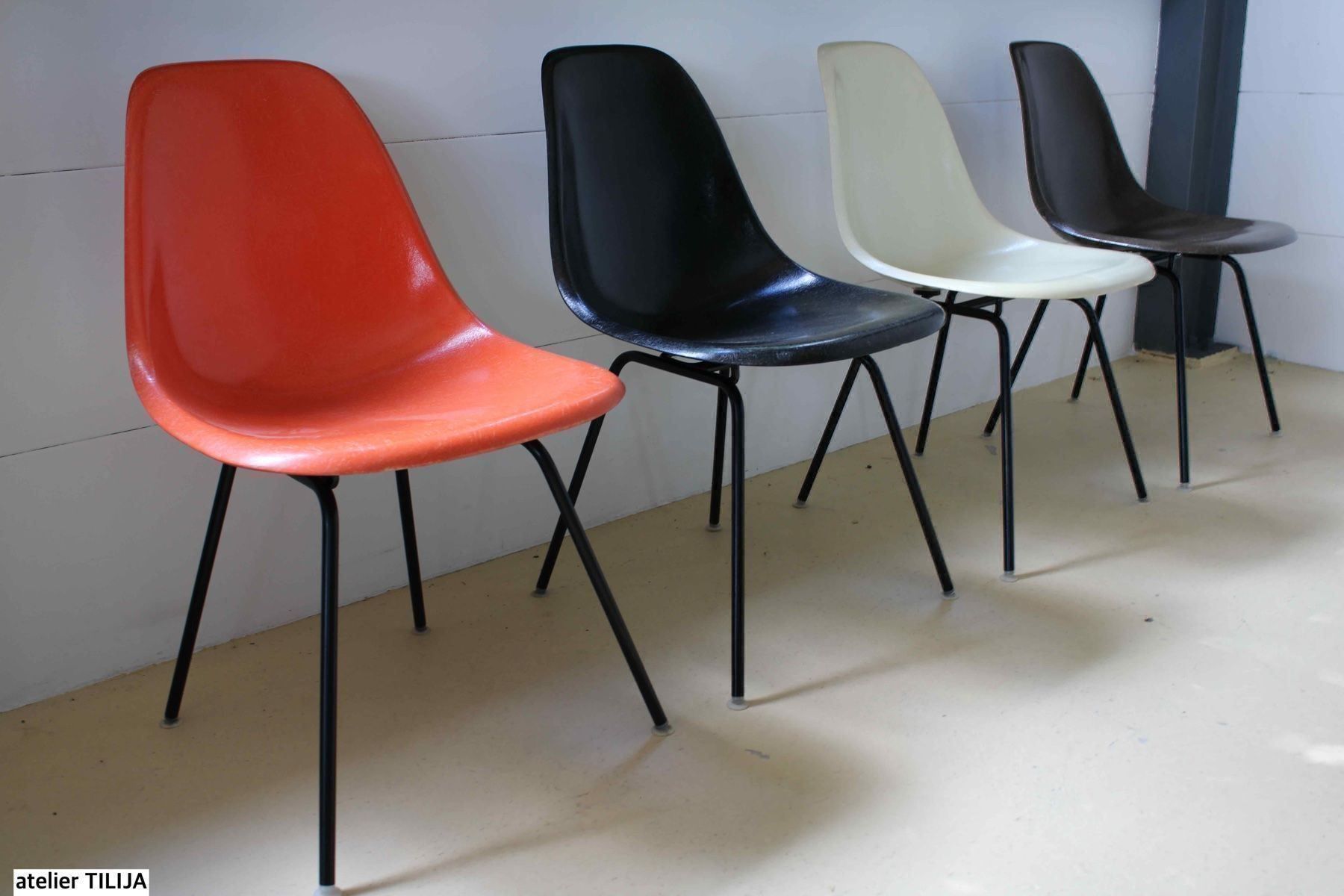 Eames Sedie: Eames Stühle von Hermann Miller im Set – Usato da Meinisberg venduto da atelier_TILIJA 4