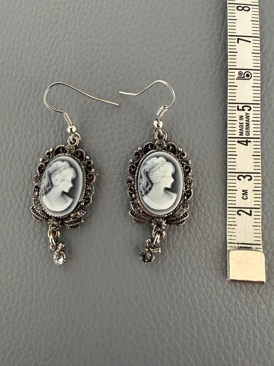 Orecchini pendenti & Orecchini a lobo: Vintage Ohrhänger Cameo oval silberfarben – Nuovo e nell'imballaggio originale da Münsingen venduto da Krone75 1