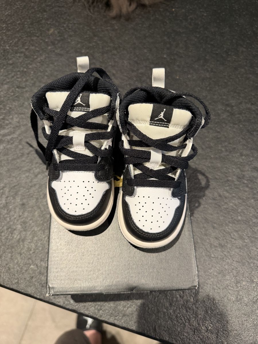 Jordan Schuhe für Jungen: Baskets Jordan 1 Mid Bebé Taille 6C – Neu und originalverpackt aus Villaz-St-Pierre von pepe86