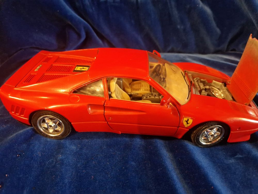 Burago Gold Collection Ferrari GTO 1984 1/18 Burago - Modèle