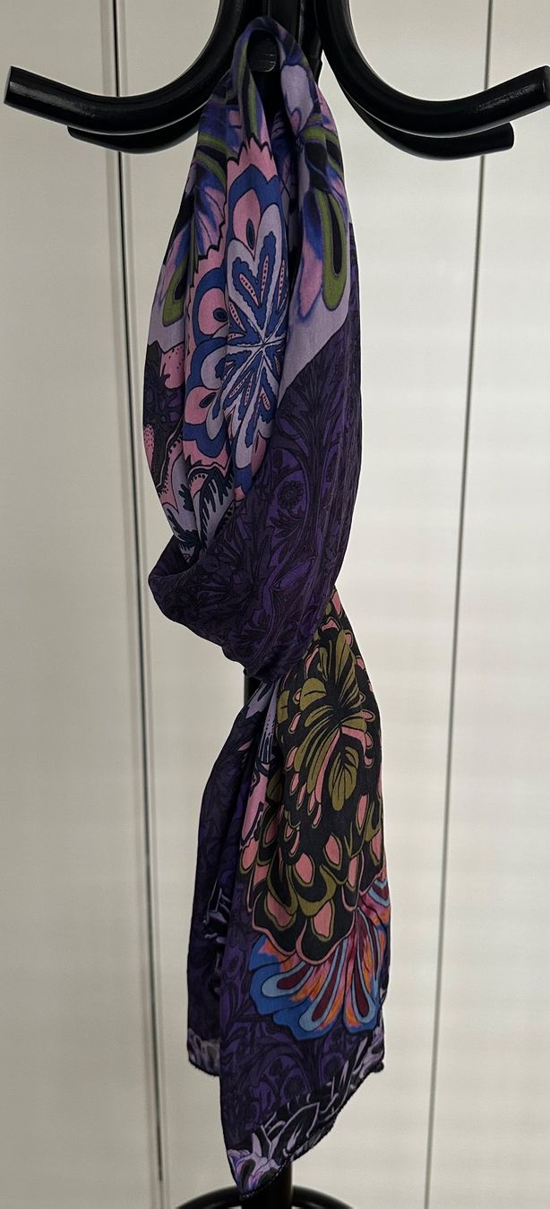 Roberto Cavalli Foulard & Sciarpe: Seidenschal Just Cavalli – Usato da Zürich venduto da kuz_9ghl 4
