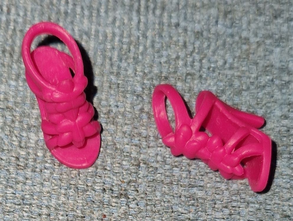 Bambole: chaussures pour Barbie  – Usato da Couvet venduto da Pioune