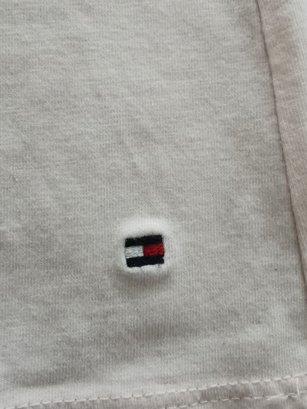 Tommy Hilfiger T-Shirts: Tommy Hilfiger Shirt 2 Stück – Neu (gemäss Beschreibung) aus Adligenswil von sasa_be 4