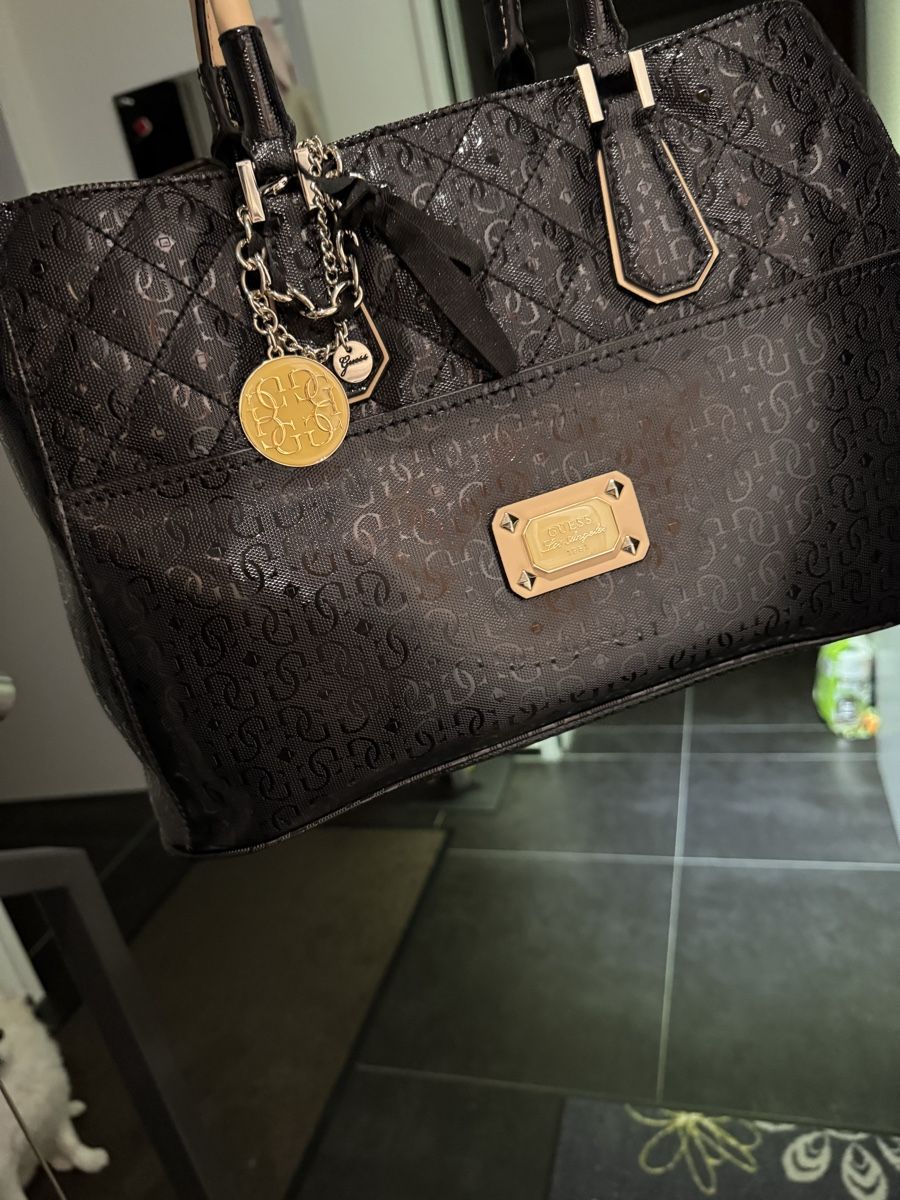 Guess Sacs femmes: Guess Handtasche – Neuf (Voir description) à Gutenswil par eliane67 1
