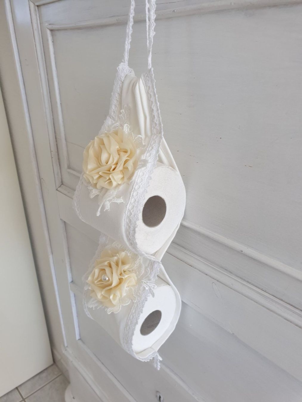 Tutte le decorazioni: Halter WC-Rollen Shabby Chic Spitze Rollenhalter Geschenk – Nuovo e nell'imballaggio originale da Gossau ZH venduto da Goes05 2