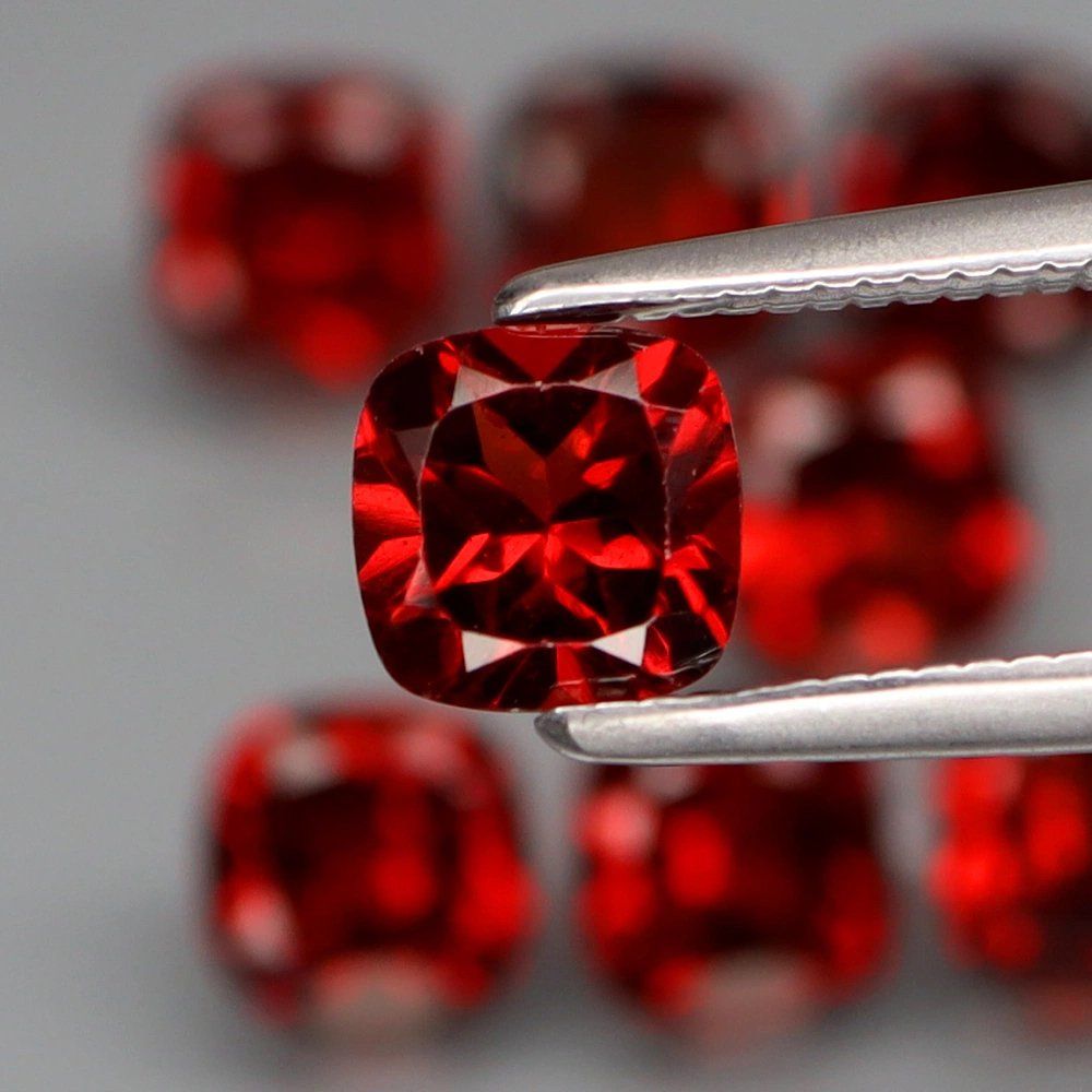 Edelsteine: 8 geschliffene rote Granate, 6.28ct – Neu (gemäss Beschreibung) aus Nuglar von Tc15 1