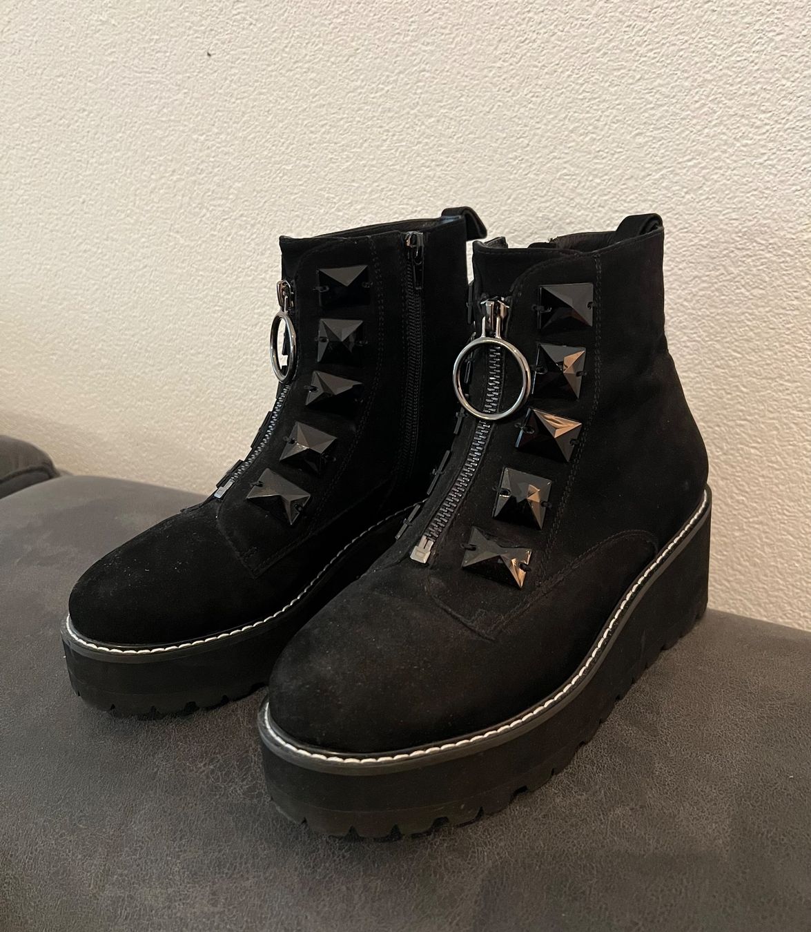 Scarpe da donna: Stiefeletten in schwarz – Usato da Widnau venduto da Lara___. 1