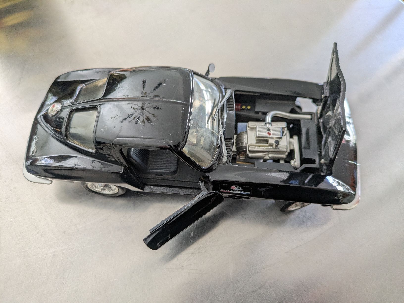 Chevrolet Modellini d'auto: Corvette Stingray 1:24 Modell Sammler Auto schwarz  – Usato da Ermatingen venduto da trendyquitaeten 2