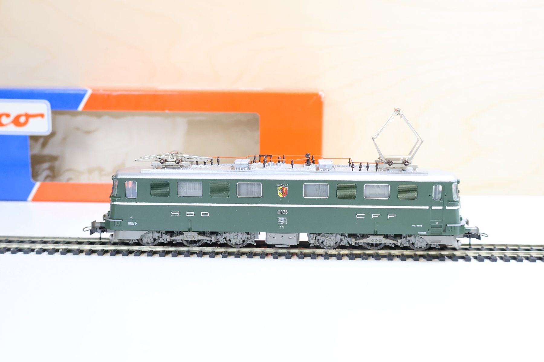 Roco Modellini di ferrovie: ROCO SBB Ae 6/6 E-Lok "Genf" 43696 - Top Modell H0 – Usato da Winterthur venduto da Monstera 1