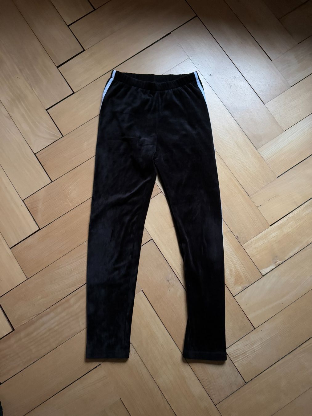 Hosen: Samt Trainerhose schwarz M/L – Gebraucht aus Zürich von Diazaio