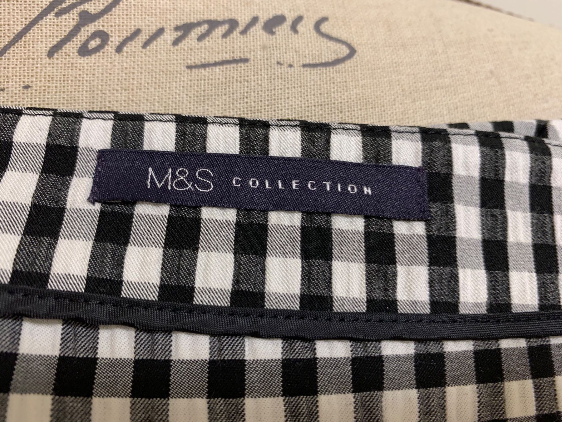 Gonne: Marks & Spencer Jupe weiss/schwarz Gr.36 – Usato da Aarau venduto da Obdulia 3