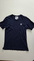 Fünf Adidas T-Shirt