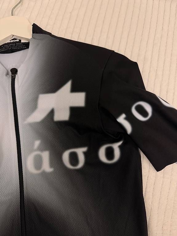 Leibchen & Hosen: Assos, Equipe RS Jersey Myth Within – Gebraucht aus Kriegstetten von Levin7 1
