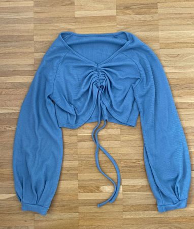 Trendiges Langarmshirt in Himmelblau, Grösse M wie neu