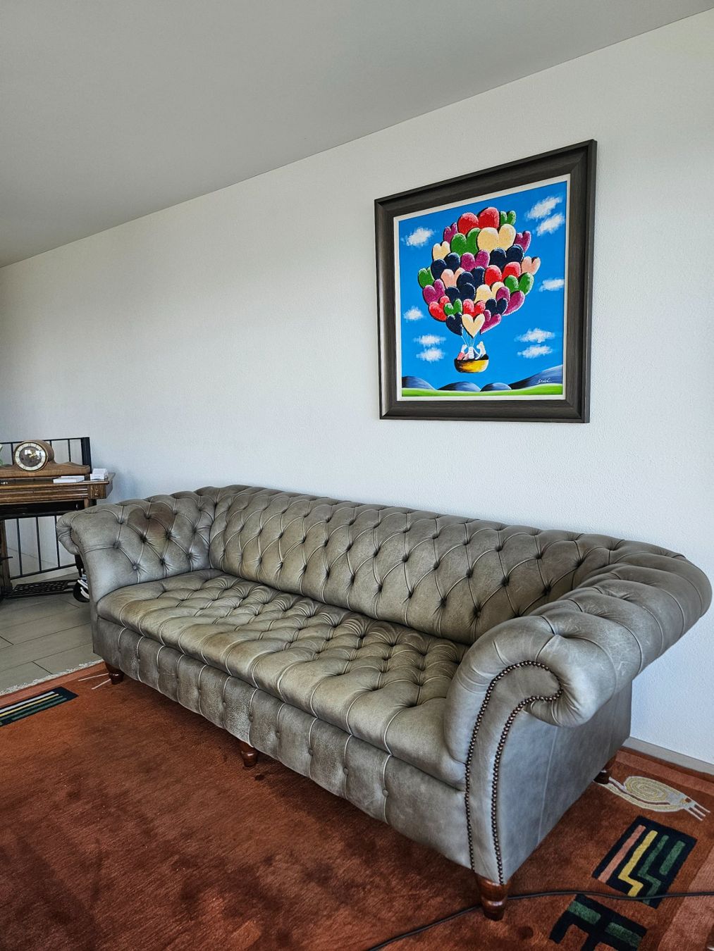 Chesterfield Sofas: Grosses Chesterfield Leder-Sofa, original aus England – Gebraucht aus Luzern von schmuelos 1