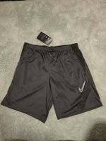 Neue Nike Dry-Fit Shorts, Gr. S, ideal für den Sommer!