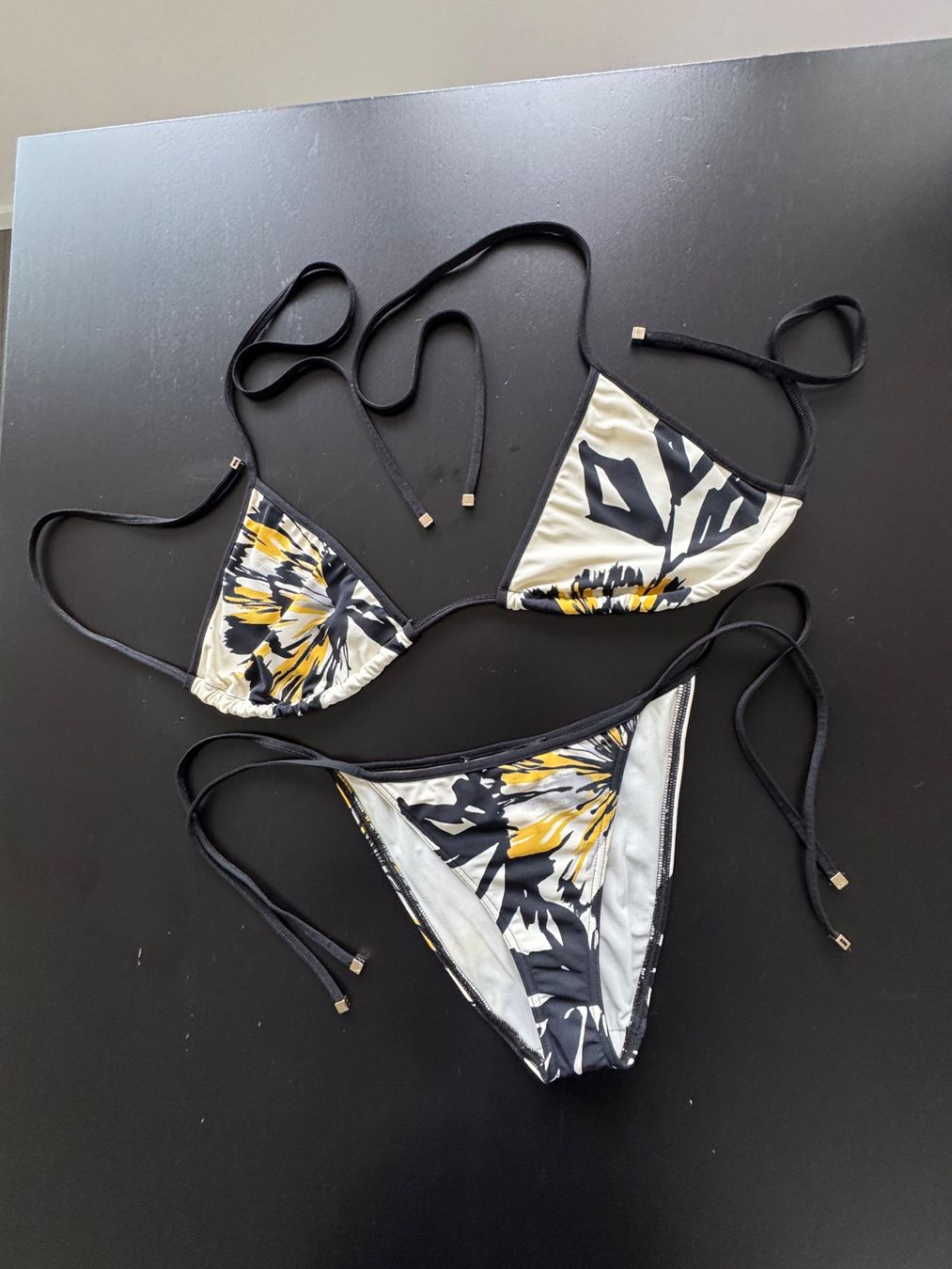 Gucci Costumi da bagno & Bikini: Gucci Bikini schwarz weiss Blumenmuster – Nuovo (secondo la descrizione) da Zürich venduto da Jen10 9