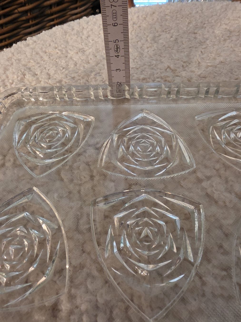 Servierplatten: Kuchentablett aus Glas mit Muster  – Gebraucht aus Zweidlen von VG159 1