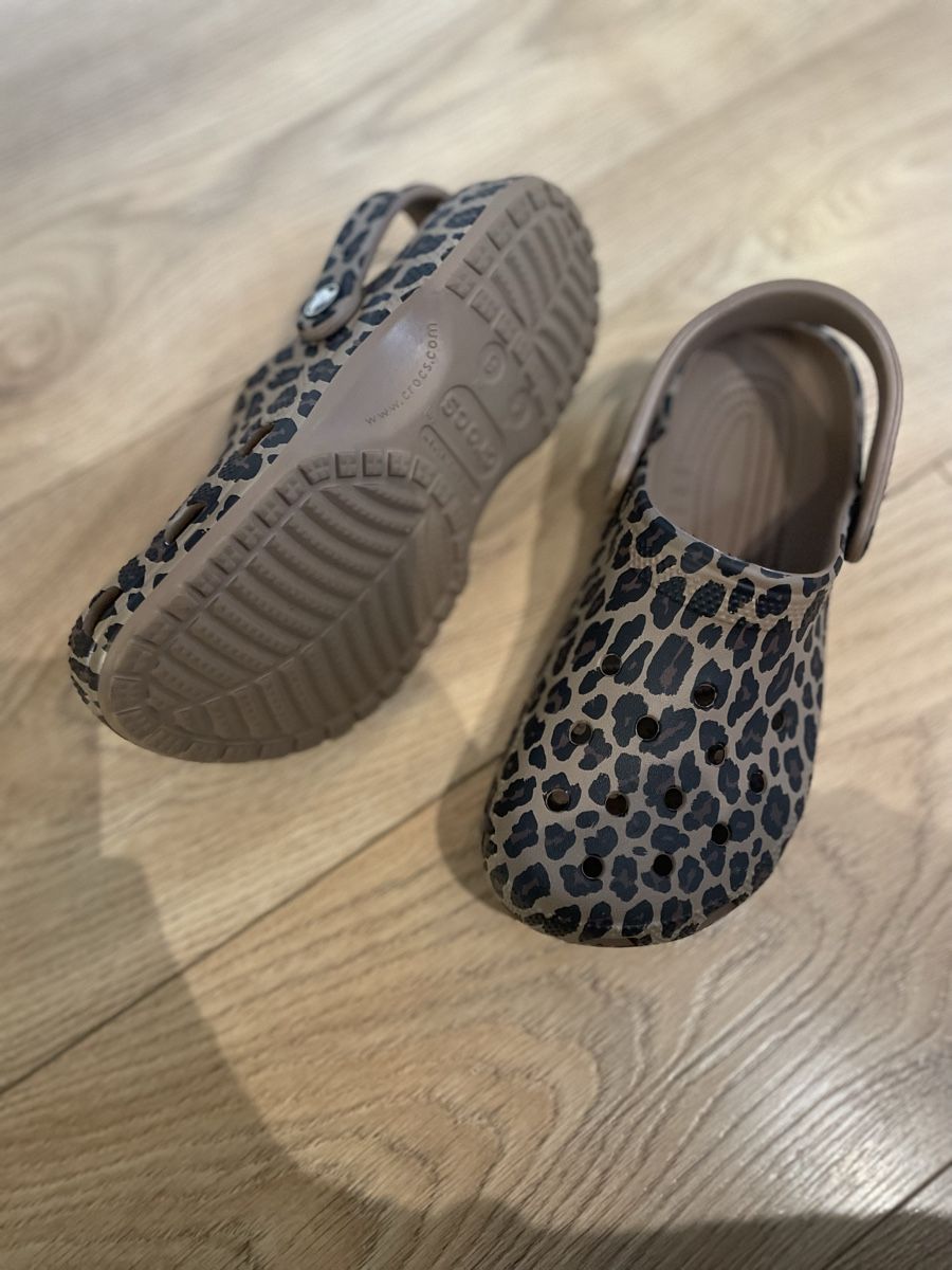 Crocs Scarpe da donna: Leo Crocs Damen NEU 38 Leopard original – Nuovo (secondo la descrizione) da Obfelden venduto da MimiRys