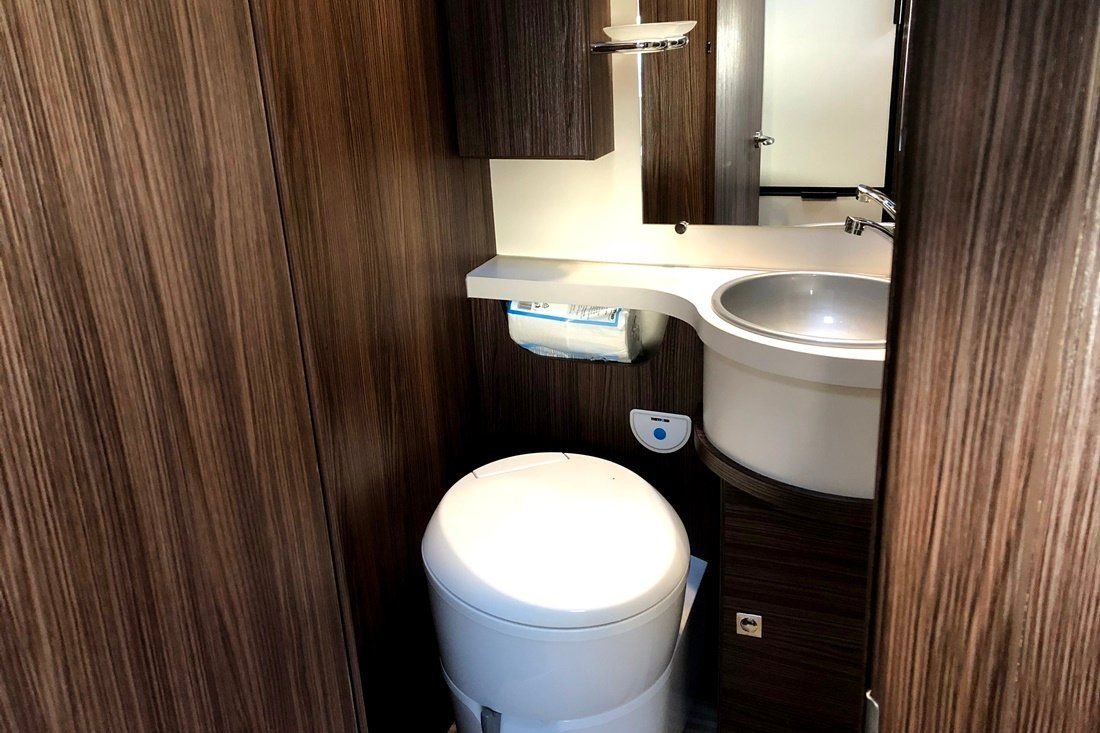 Ford Veicoli da campeggio: Camper mieten - mit Ausrüstung – Nuovo (secondo la descrizione) da Birrwil venduto da Freedomcamper 4