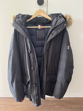 Top Tommy Hilfiger Daunenjacke schwarz