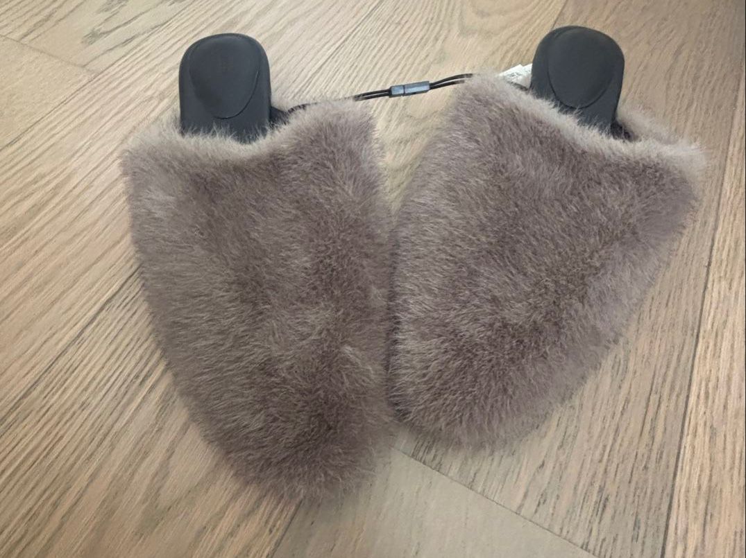 Scarpe da donna: Zara Home . Slippers.FAUX Fur. – Nuovo e nell'imballaggio originale da Dübendorf venduto da S1973E