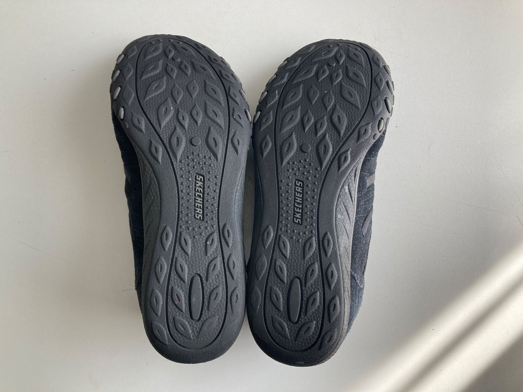 Skechers Scarpe da donna: SKECHERS Leder Sneakers Gr. 37 – Usato da Küsnacht ZH venduto da PLZoll 4