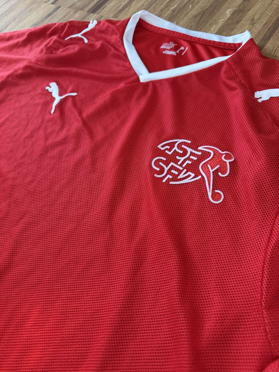 Puma Canottiere & Pantaloni: Original Schweiz 2008 Trikot L – Usato da Burgdorf venduto da Shirtsy 2
