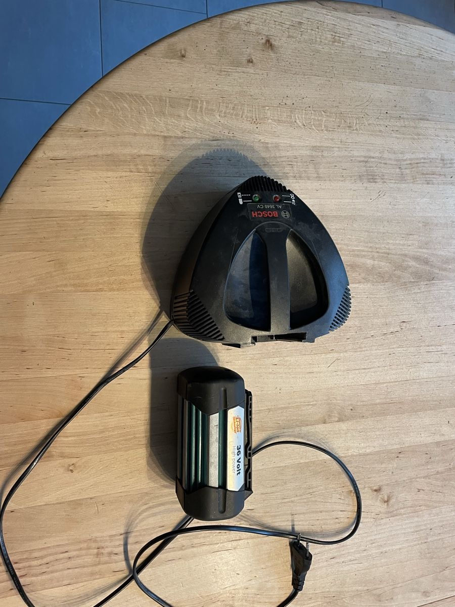 Bosch Caricabatterie: Aufladegerät Bosch 36v Gebraucht! – Usato da Gipf- Oberfrick venduto da T30Zimm