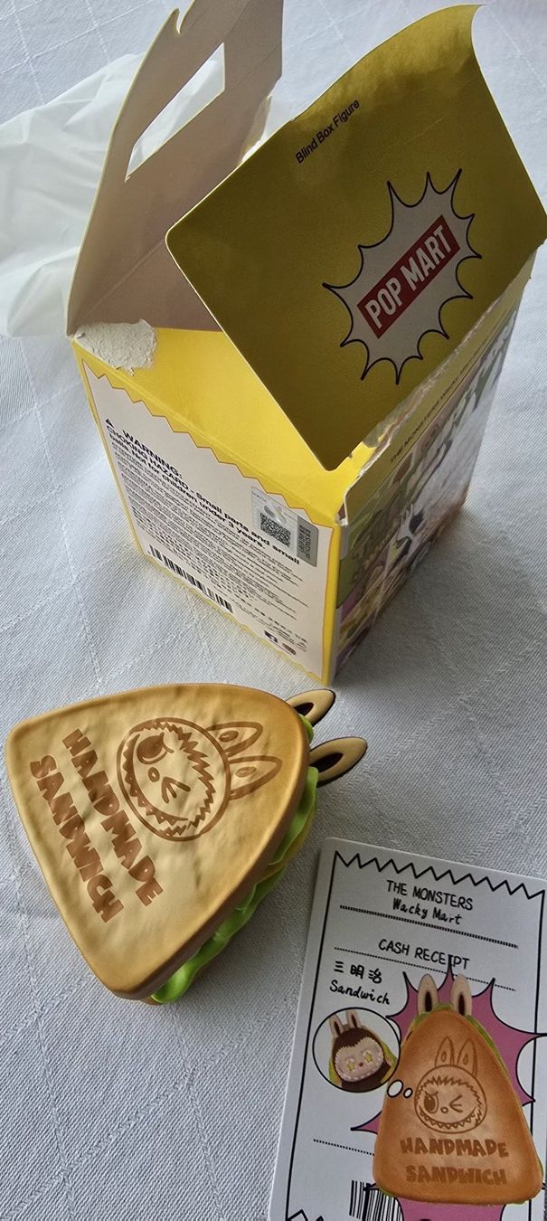 Pop Mart Statuette: Pop Mart The Monsters Labubu Hand made Sandwich – Nuovo e nell'imballaggio originale da Spiez venduto da Jeepnjim 2
