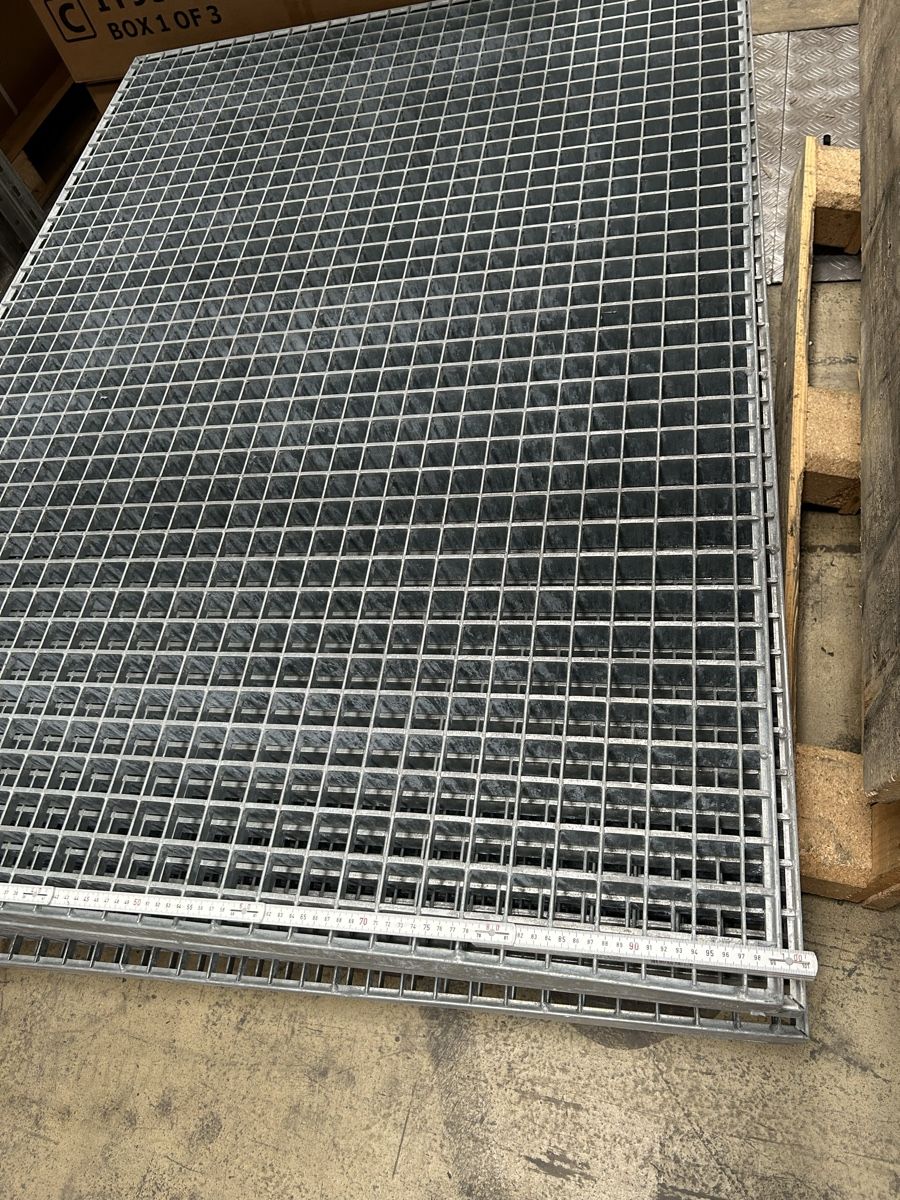 Grilles & Grillages: Gitterrost verzinkt 140x100cm  – D'occasion à Muri AG par Schibi_prelude