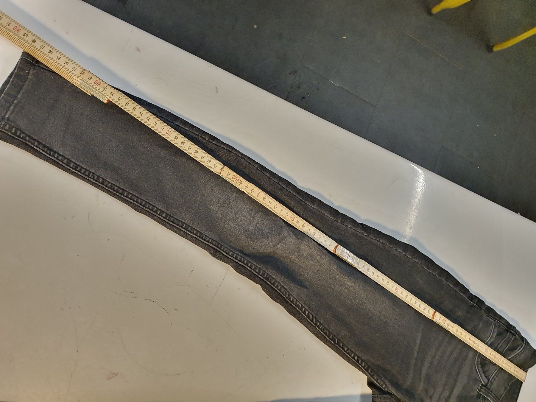 Vero Moda Jeans: Vero Moda Jeans schwarz grösse 30 – Usato da Zürich venduto da loosebone 1